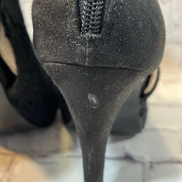 FERGIE Open Toe Black Lace Heels-8 - Picture 5 of 6